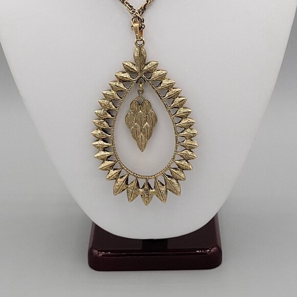Sarah Coventry Aloha Necklace Pineapple Pendant Antiqued Gold Tone 22 inches - Picture 6 of 10